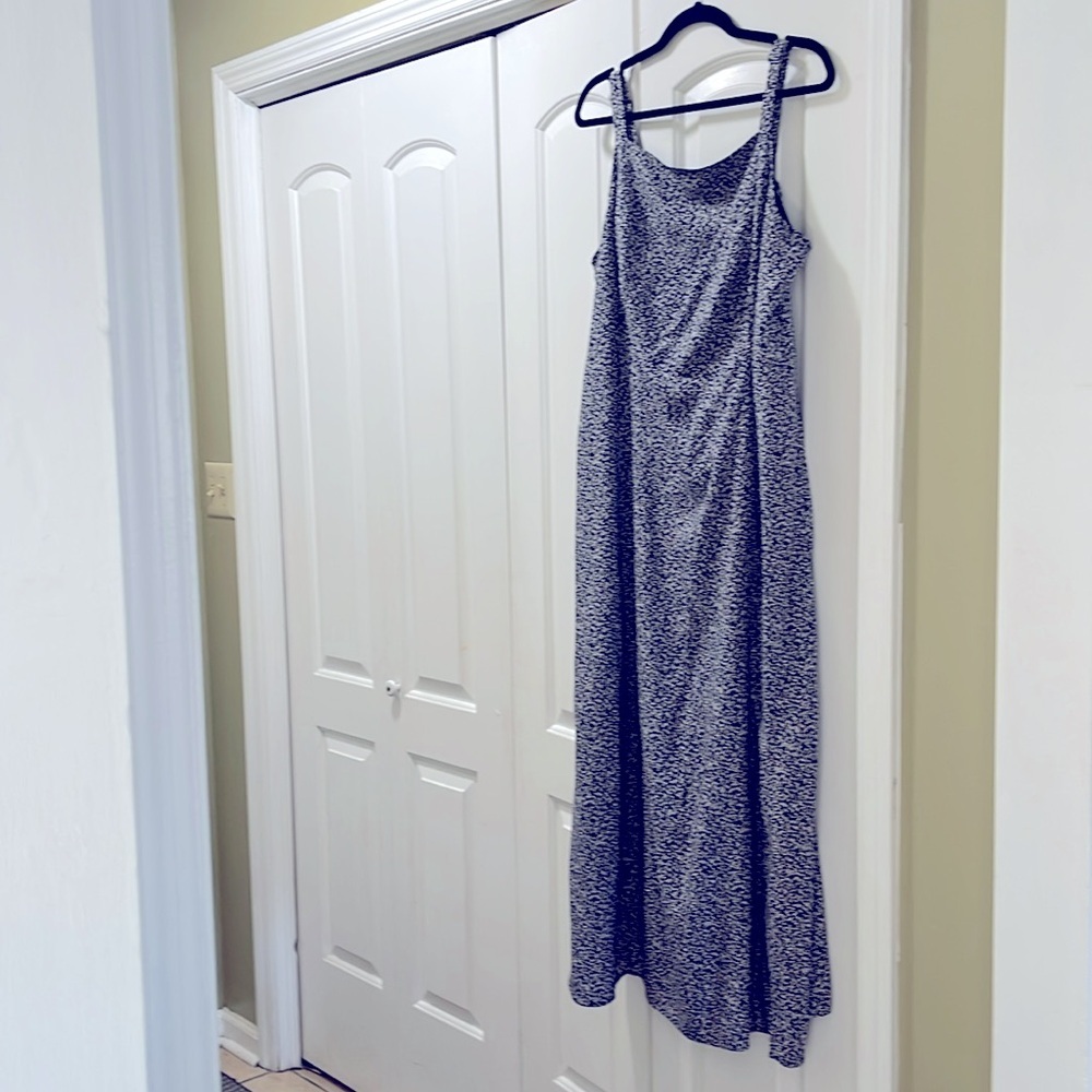 Old Navy Blue and White Patterned Size XL Smocked Back Adjustable Straps